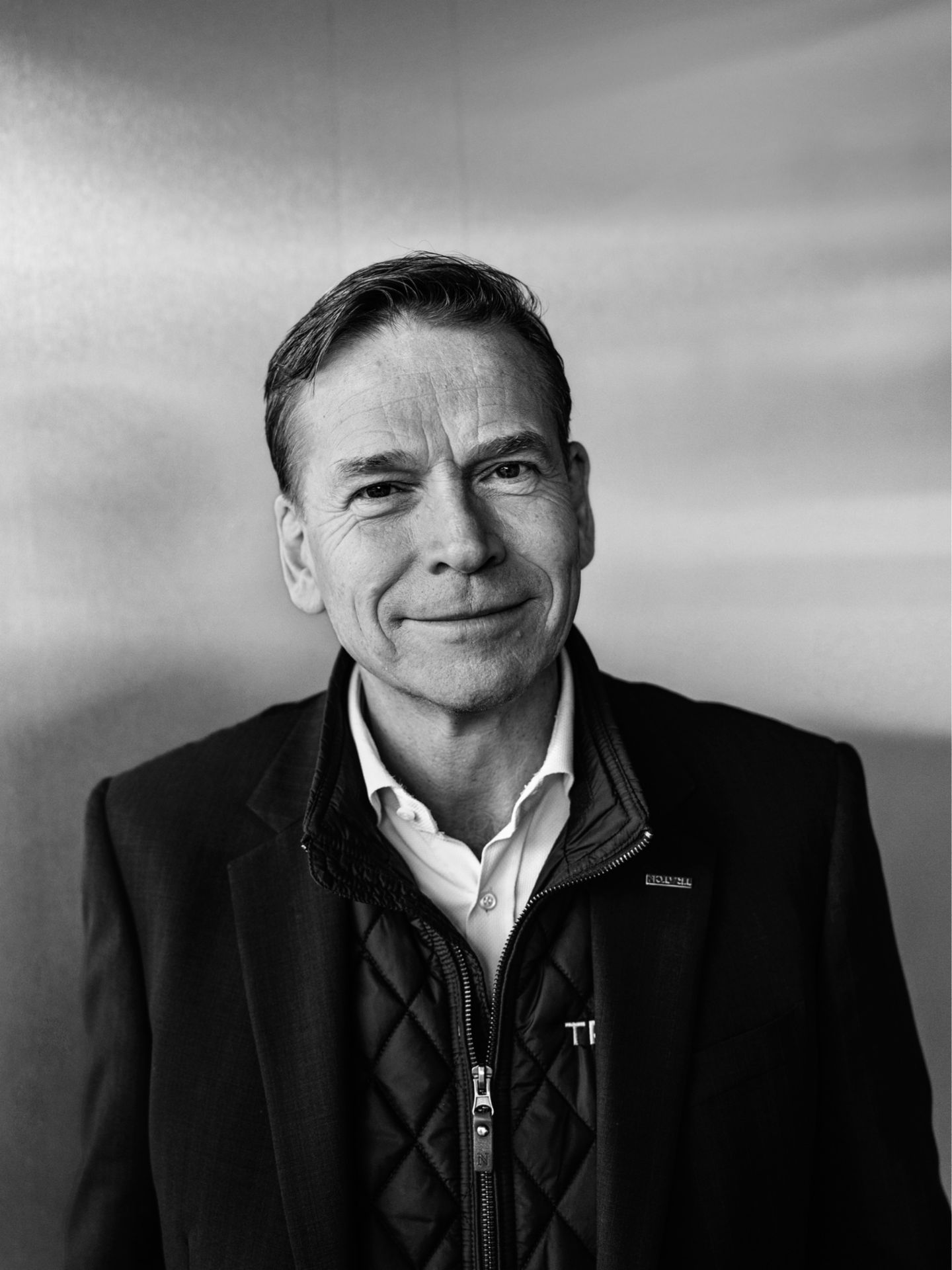 schwarz-weis Portrait von Christian Levin, Vorstandsvorsitzender der TRATON SE, Chief Executive Officer Scania