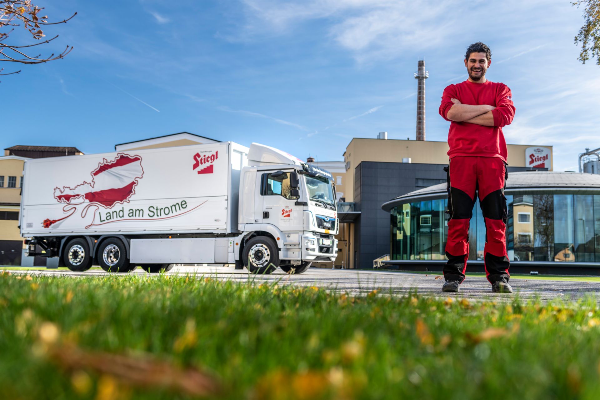 Dominik Lackner fährt und testet für die Stieglbrauerei den MAN-eTruck.