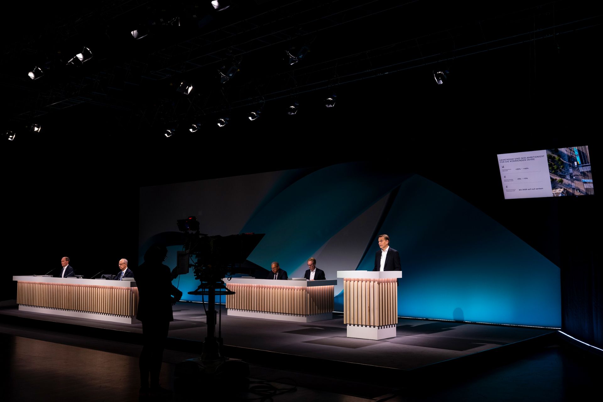 Der Vorstand der TRATON GROUP, CEO Christian Levin, berichtet in seiner Rede über das Geschäftsjahr 2024 sowie gibt einen Ausblick für 2025.
                     