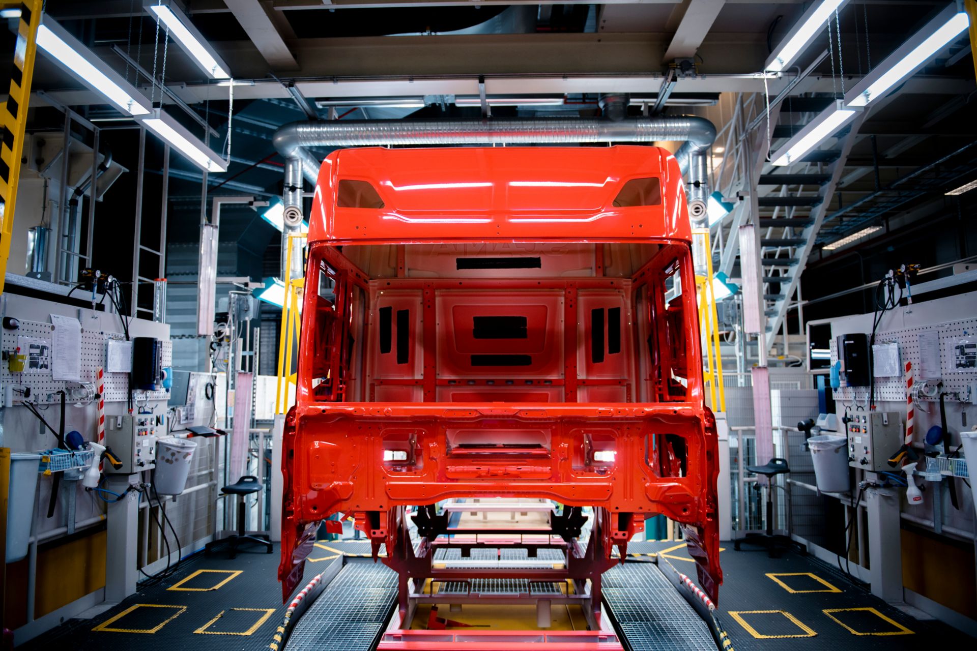TRATON Modular System Header